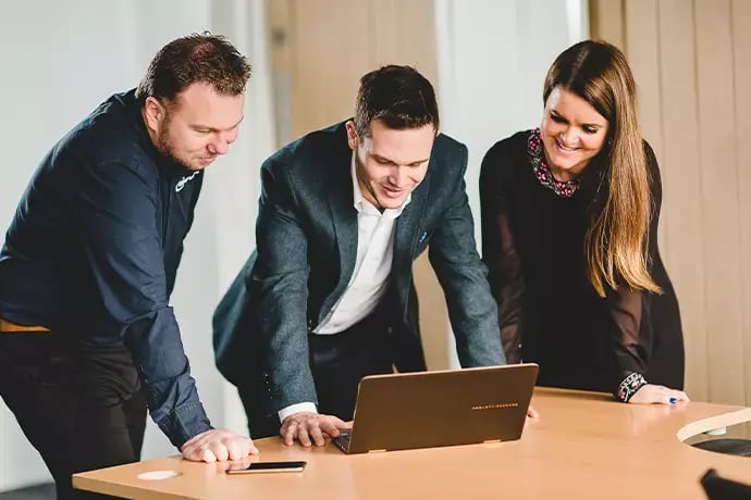 Three-People-Laptop-IT-50-50