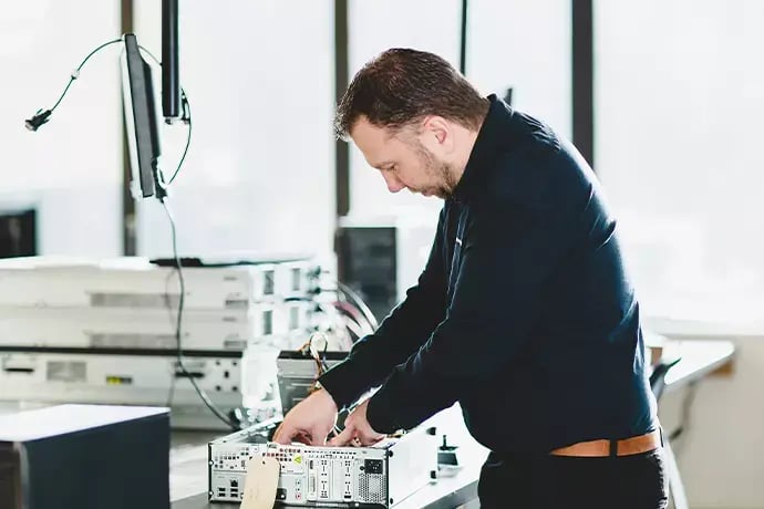 Tony-Fixing-PC-IT-50-50